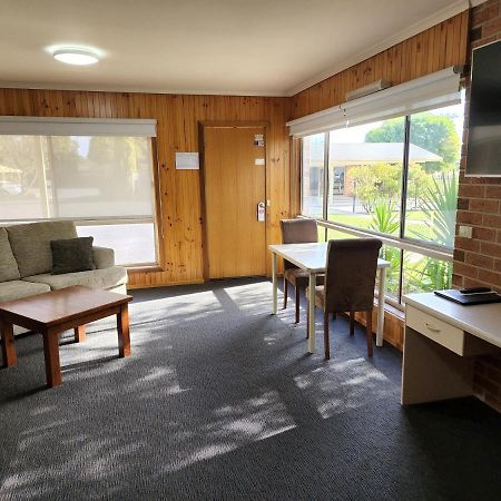 Country Roads Motor Inn Naracoorte Dış mekan fotoğraf