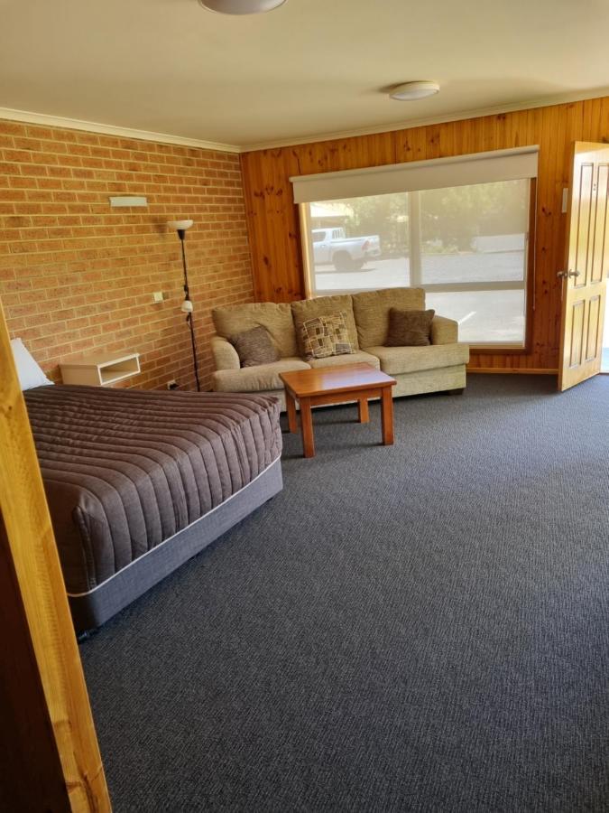Country Roads Motor Inn Naracoorte Dış mekan fotoğraf