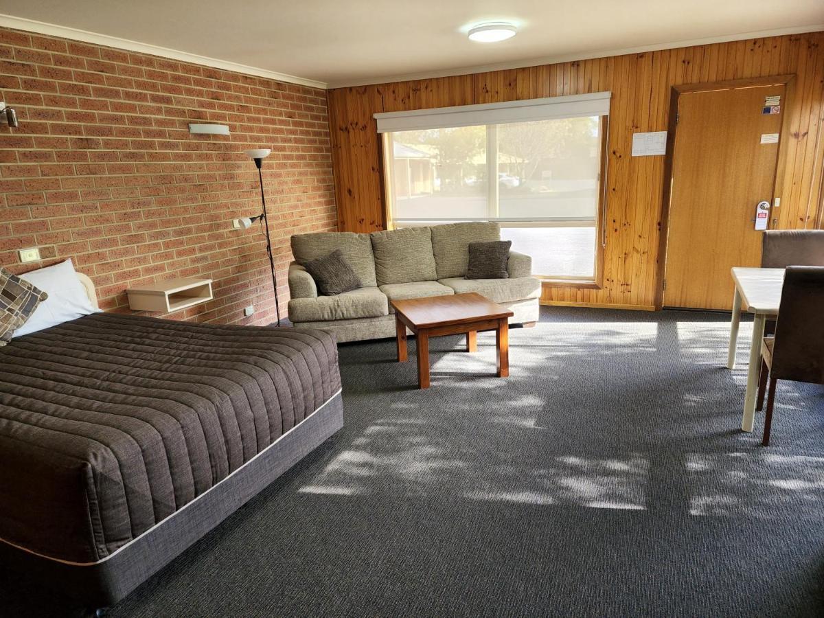 Country Roads Motor Inn Naracoorte Dış mekan fotoğraf