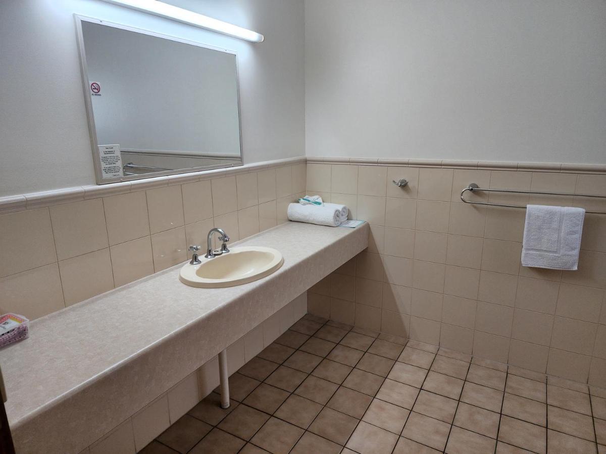 Country Roads Motor Inn Naracoorte Dış mekan fotoğraf