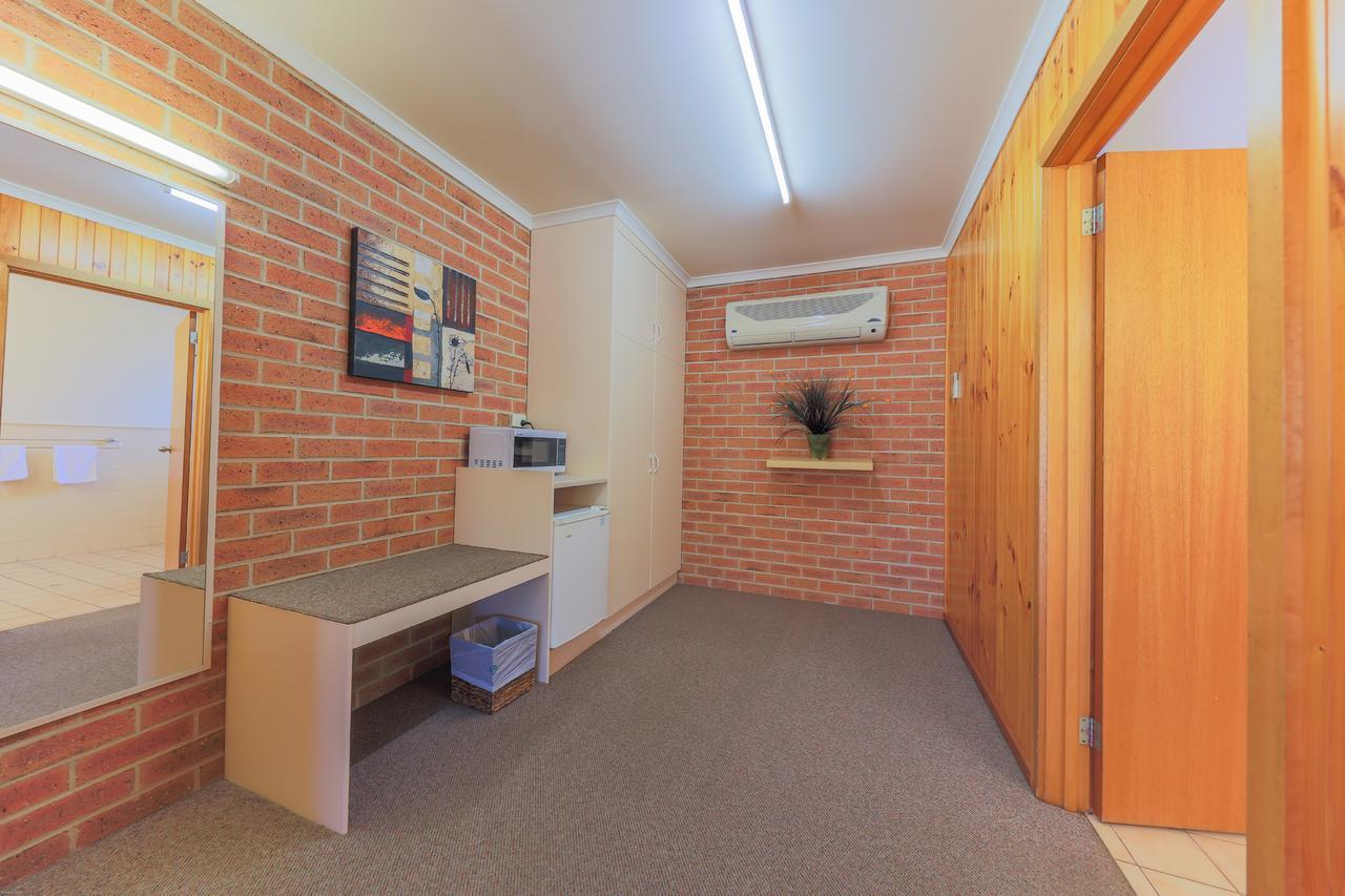 Country Roads Motor Inn Naracoorte Dış mekan fotoğraf
